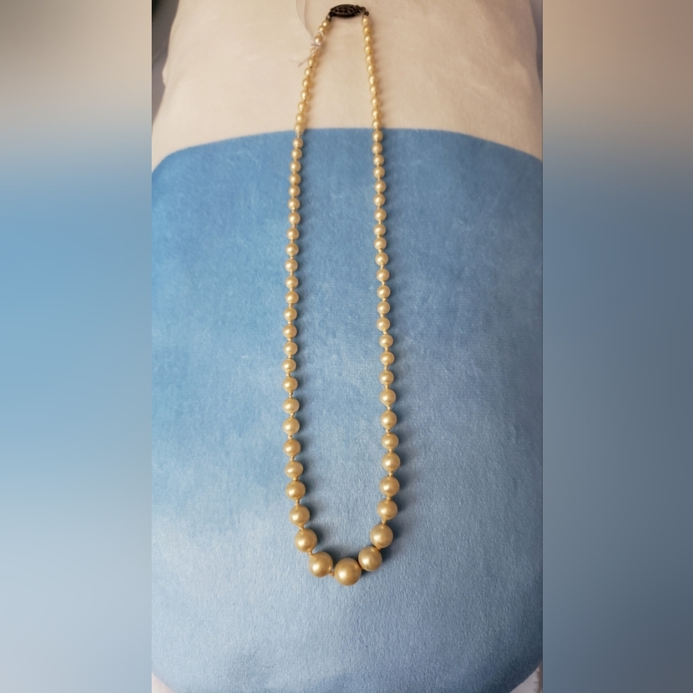 Elegant Cream Pearl Necklace